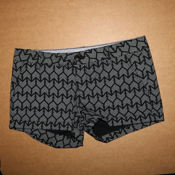 SO Black and White Arrow Shorts w31 Length 10.5 - Picture 1 of 5